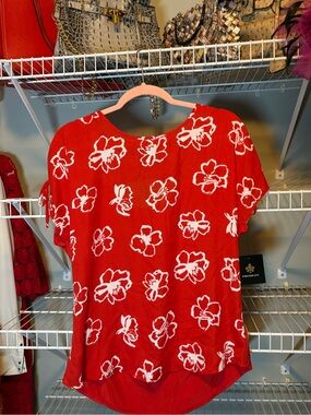 Fortune + Ivy Red Floral Short Sleeve Top